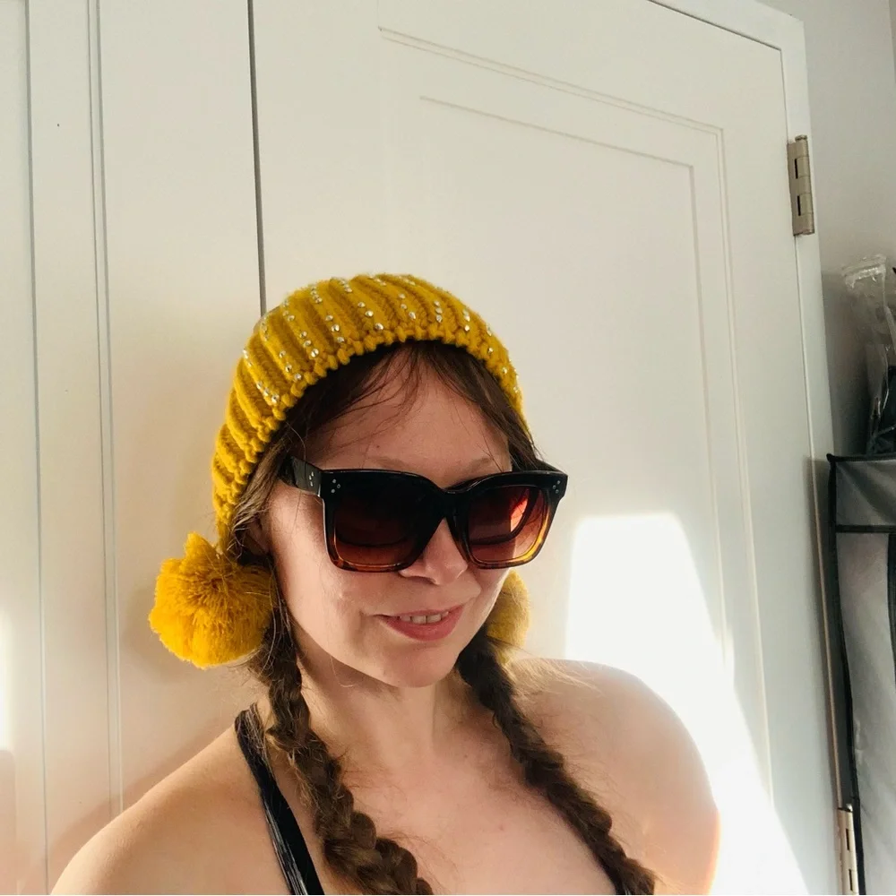 Crystals 3-Pompons Cable Knit mini Hat